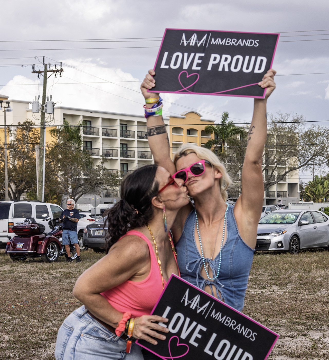 The kiss by Tom Brott