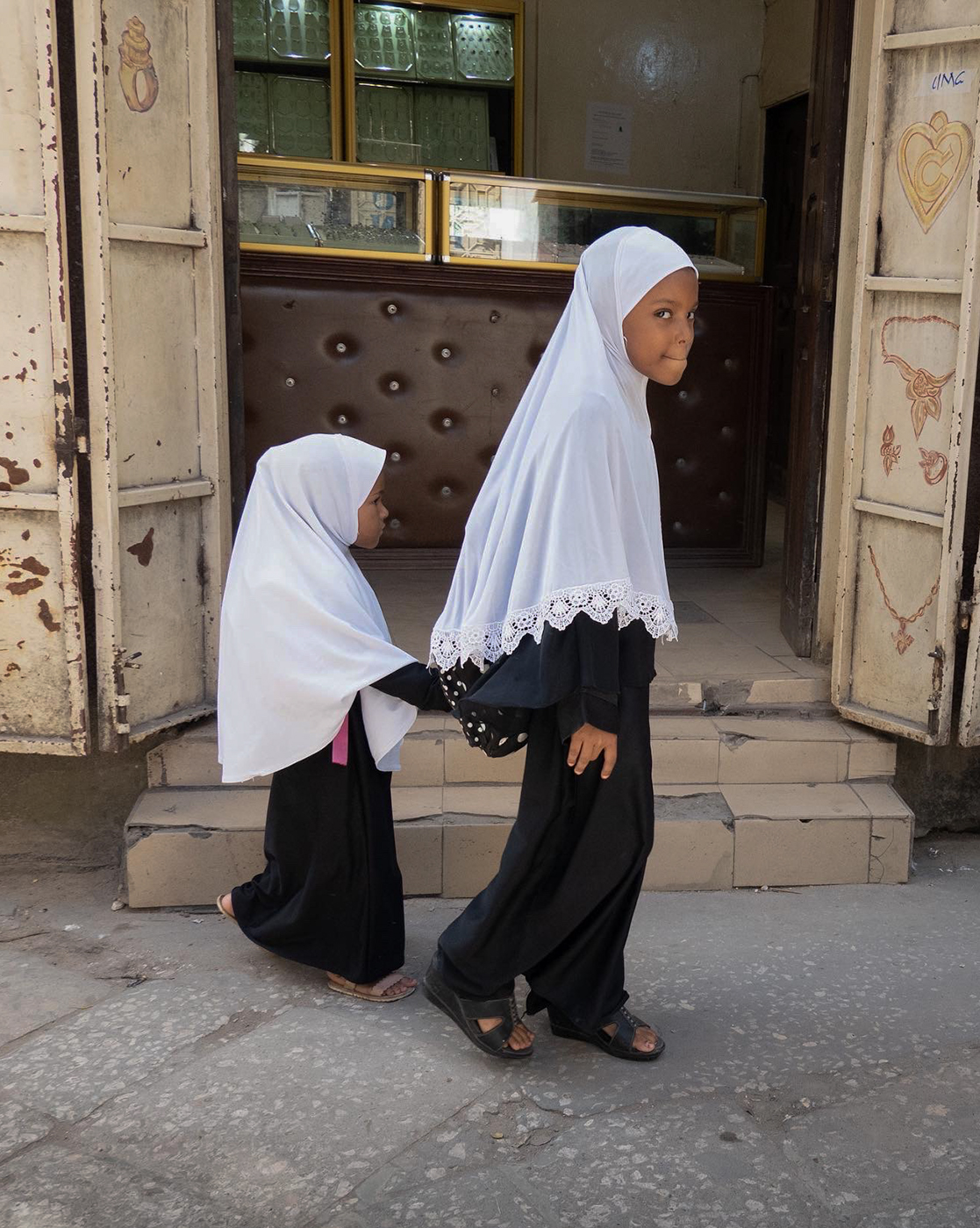Going to school in Zanzibar (Tanzania) by Sylvie Tas