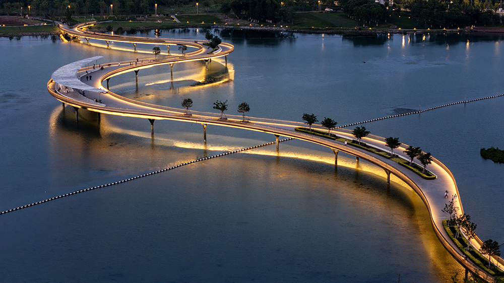 Dingshan Lake Pedestrian Bridge