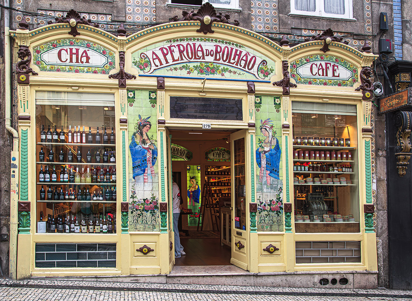 Aperola do Bolhao by David Stout