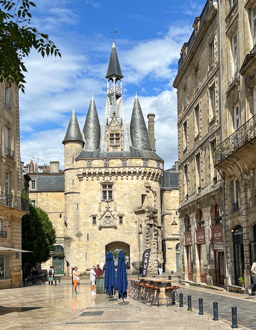 Bordeaux Port Cailhau by Shirley Bormann