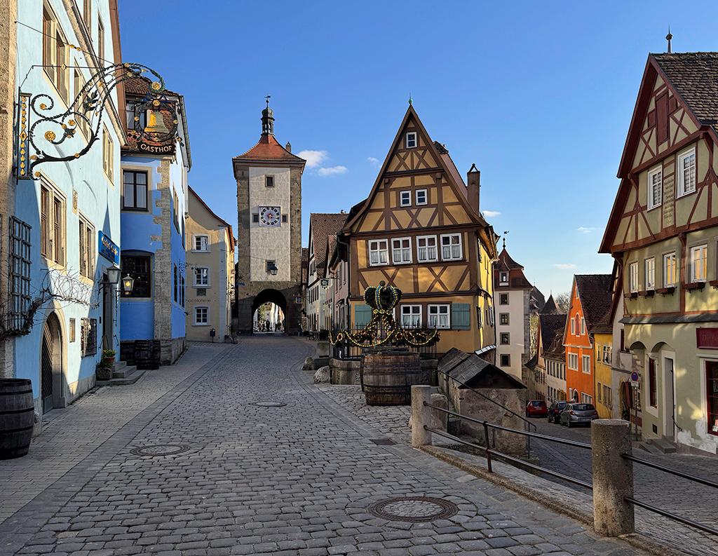 Rothenburg ob der Tauber by Tom Tauber